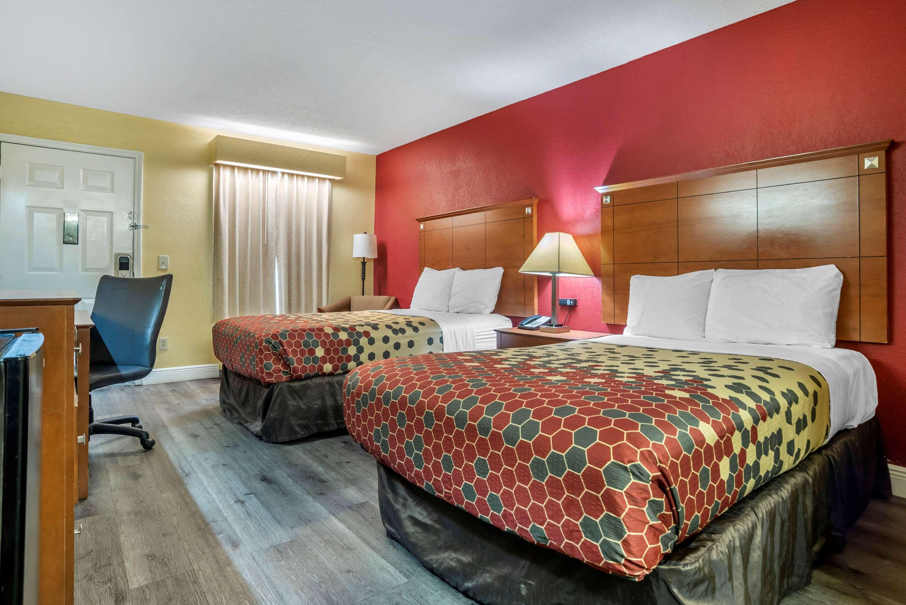 Econo Lodge Tupelo Buitenkant foto