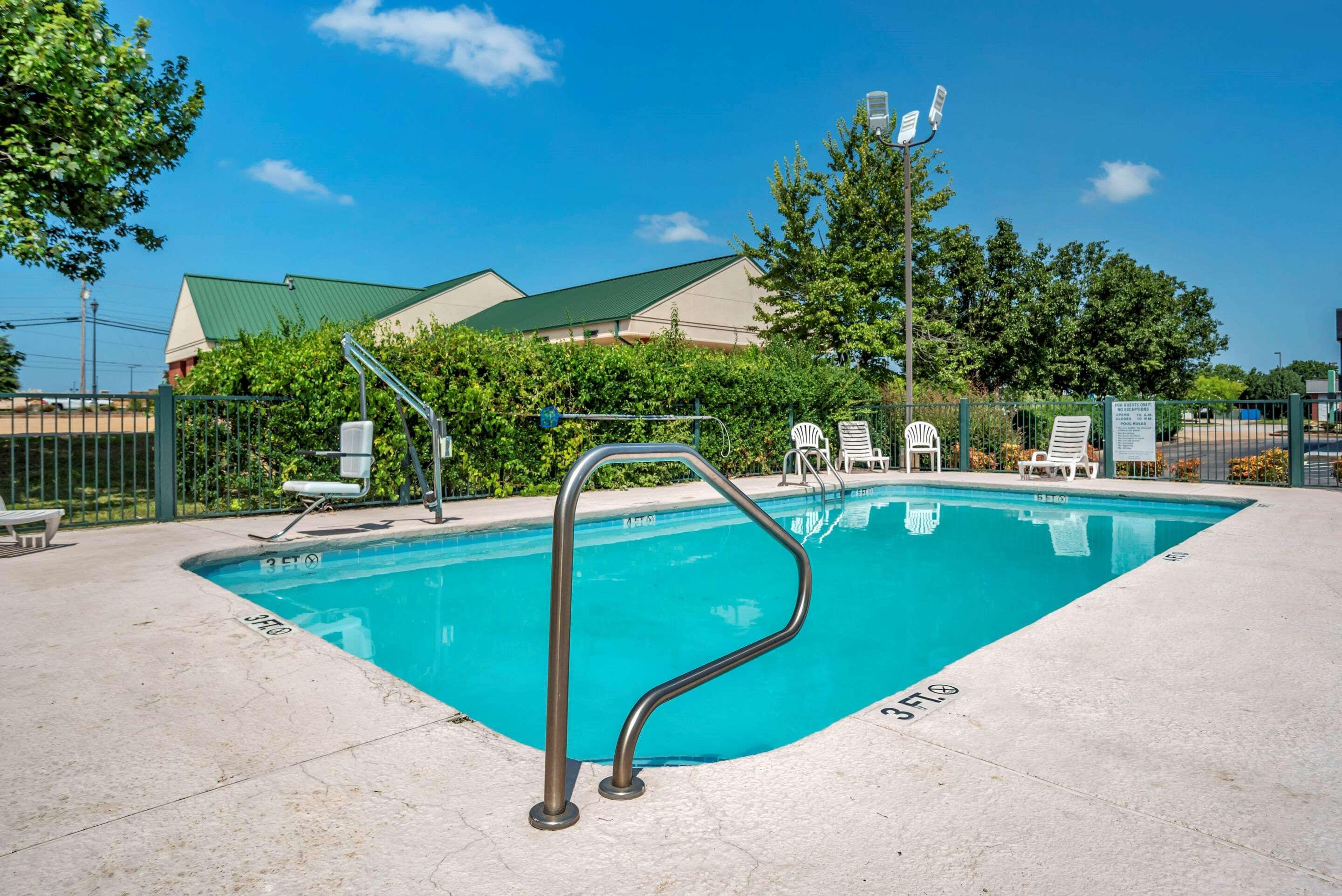 Econo Lodge Tupelo Buitenkant foto