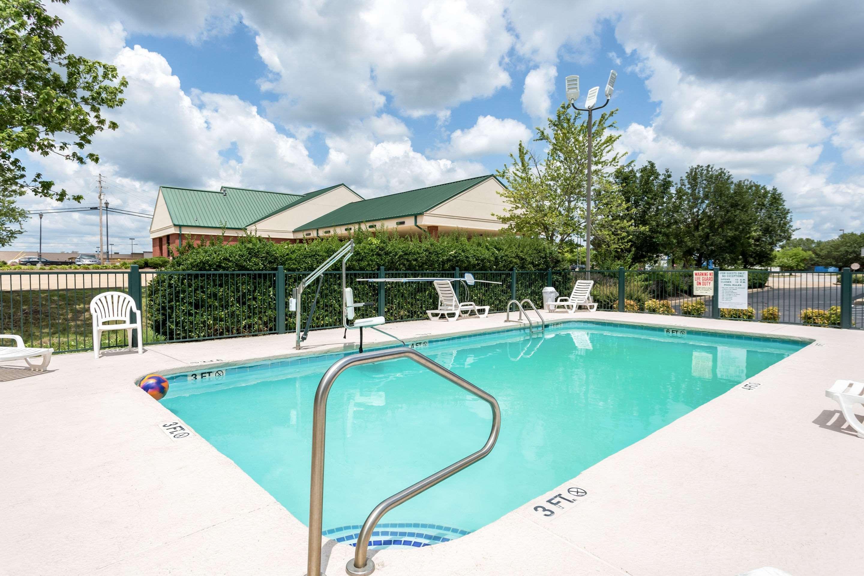 Econo Lodge Tupelo Buitenkant foto