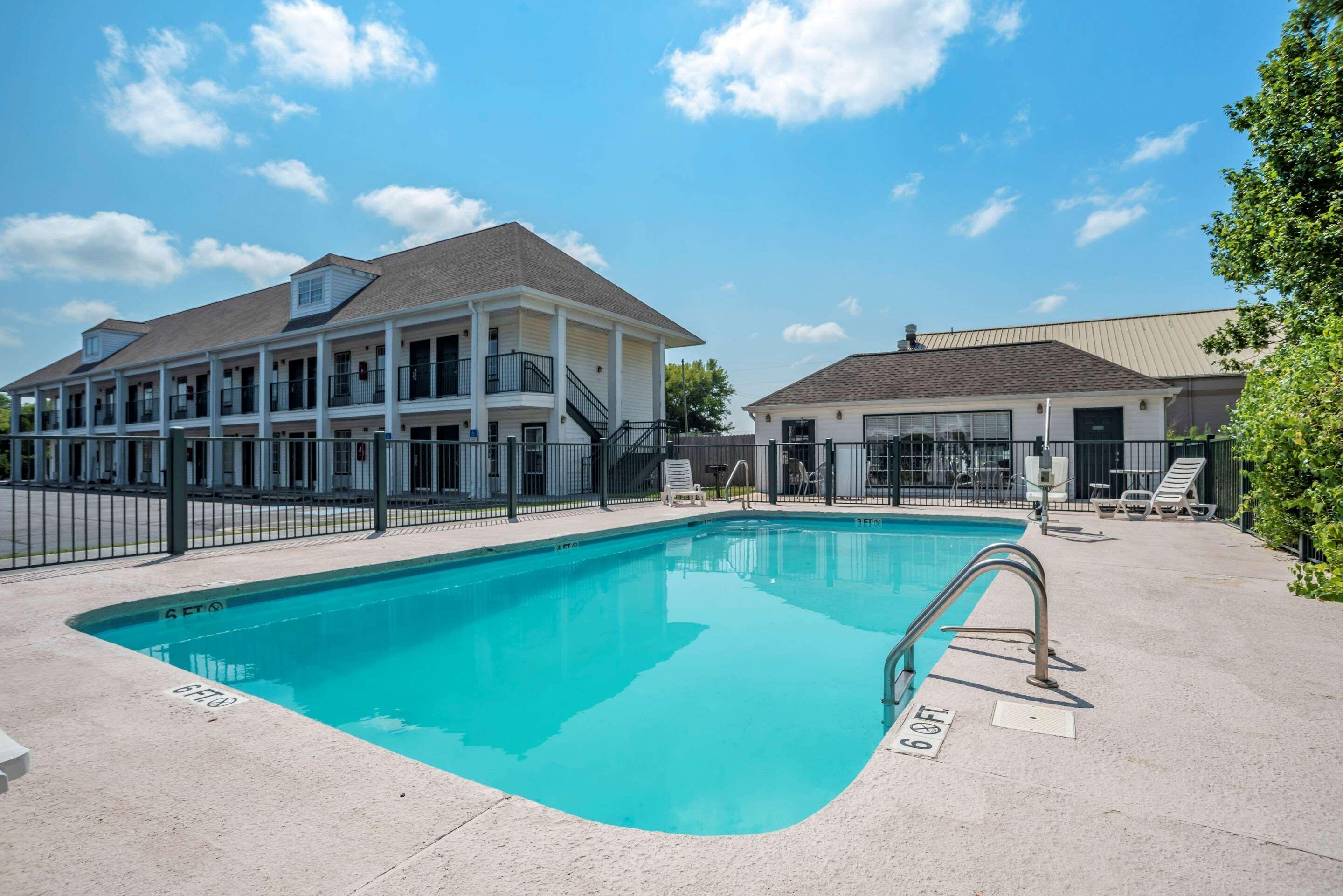 Econo Lodge Tupelo Buitenkant foto