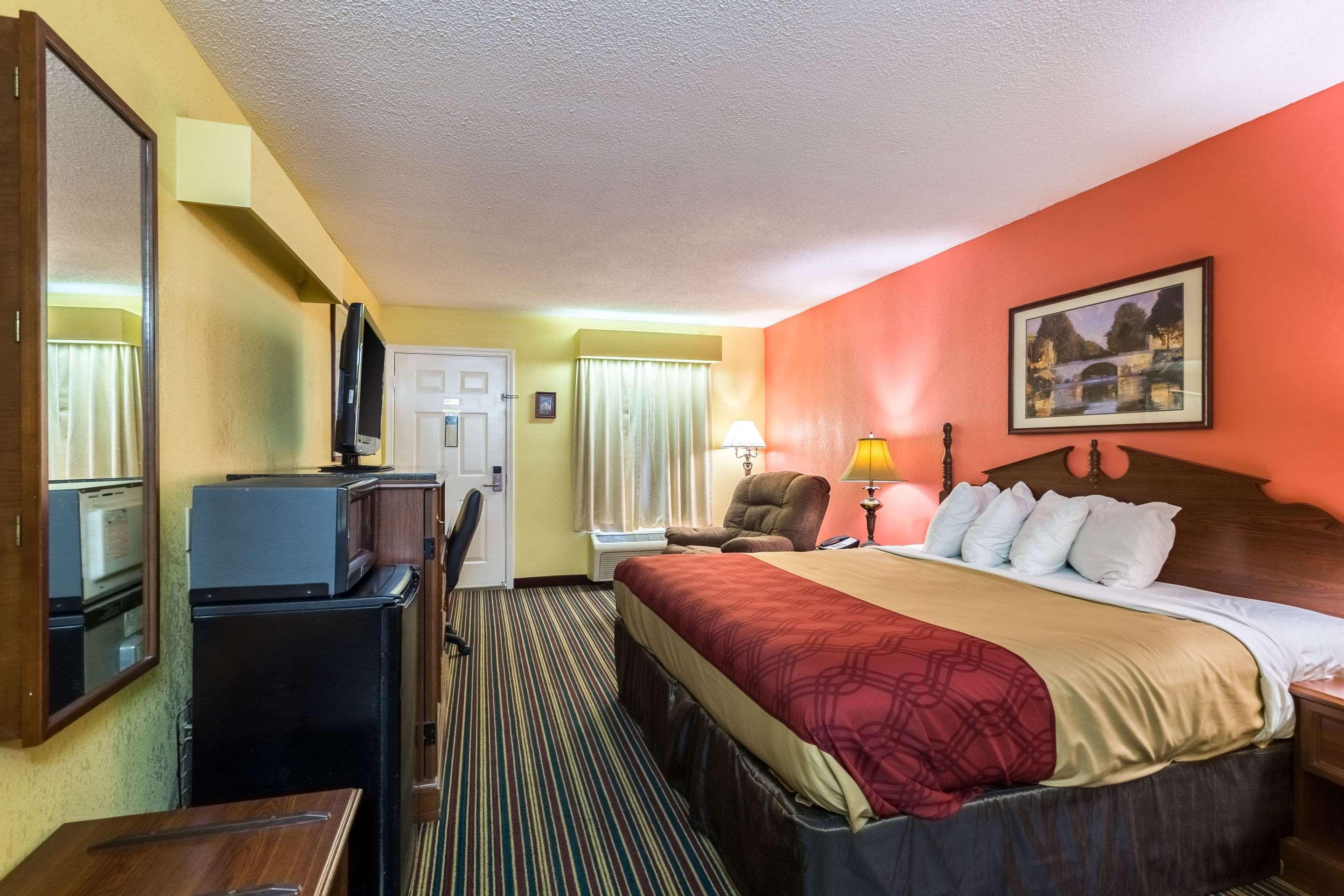 Econo Lodge Tupelo Buitenkant foto
